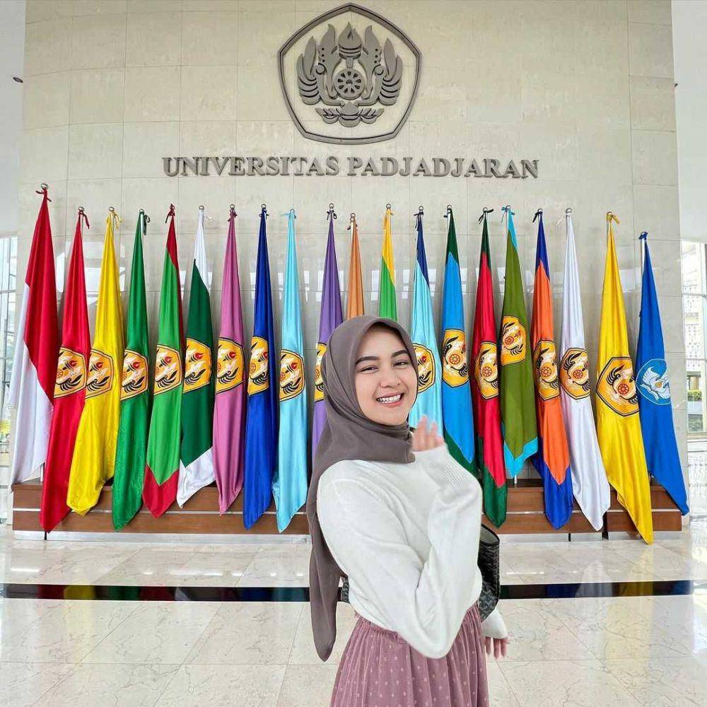 OOTD Buat Kuliah (instagram.com/alifhiafitri)