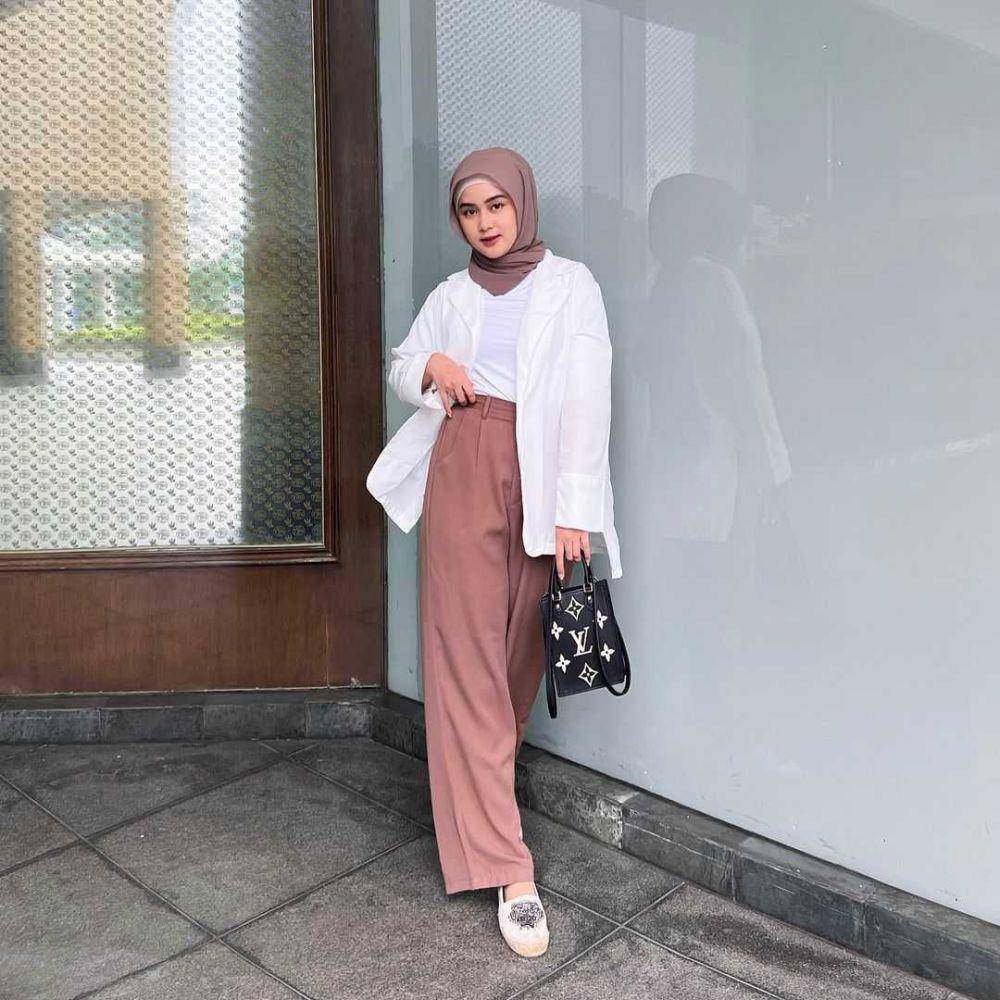 OOTD Buat Kuliah (instagram.com/alifhiafitri)