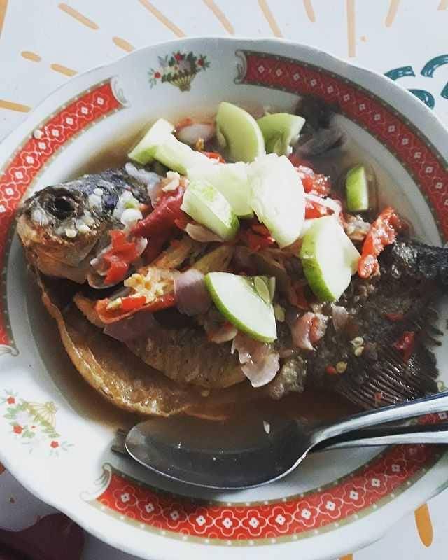 pecak ikan bawal (instagram.com/immarpawestiputri)