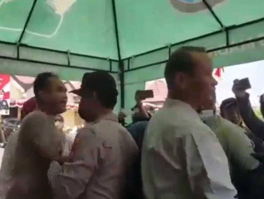 Kasatlantas Polres Madiun Kota AKP Dwi Jatmiko saat cek-cok