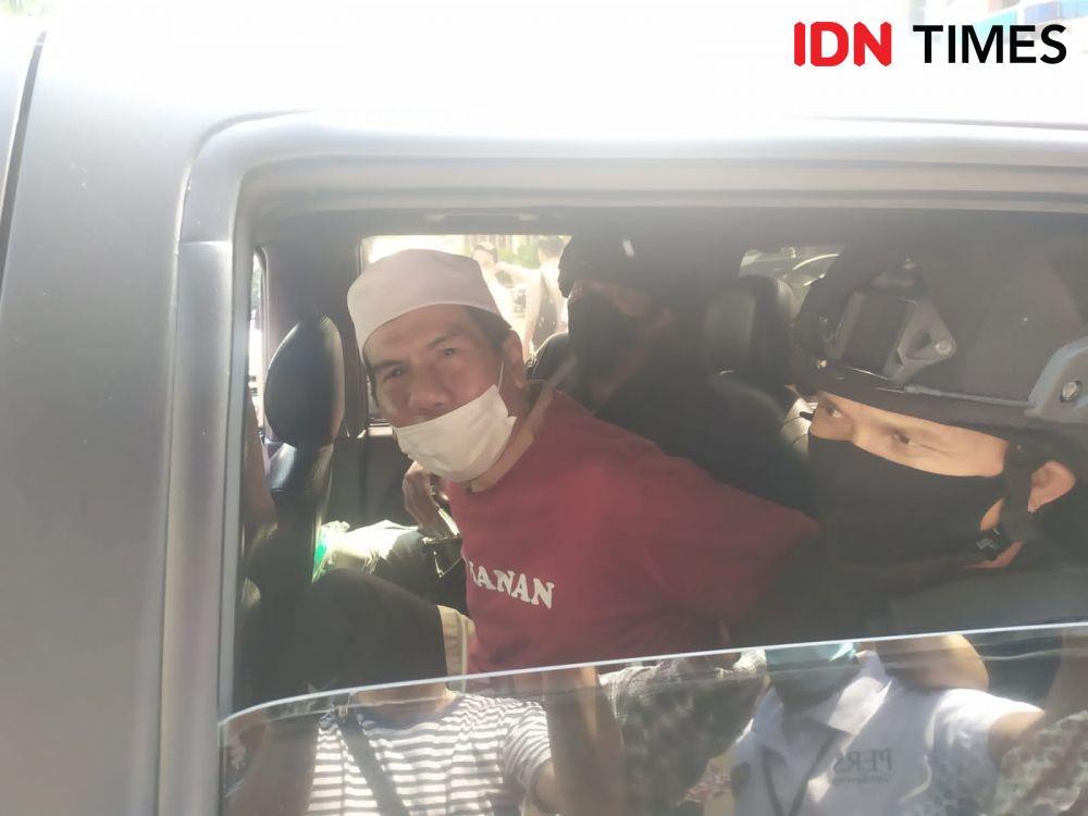 Polda Lampung Serahkan Tersangka Eks Amir Khilafatul Muslimin ke Jaksa