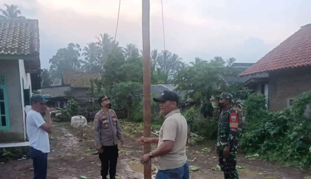 Pemuda Meninggal Tersambar Petir saat Panjat Pinang, Polisi Olah TKP