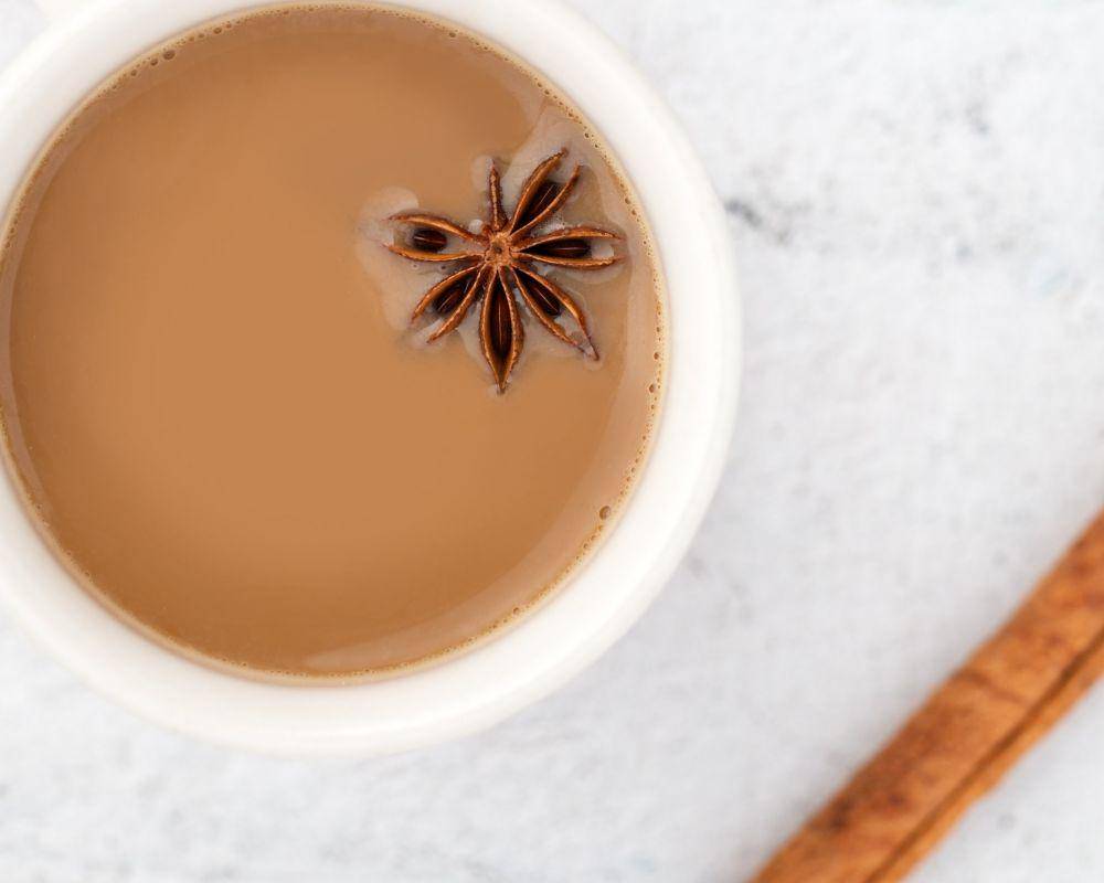 ilustrasi cinnamon tea latte (unsplash.com/Mae Mu)