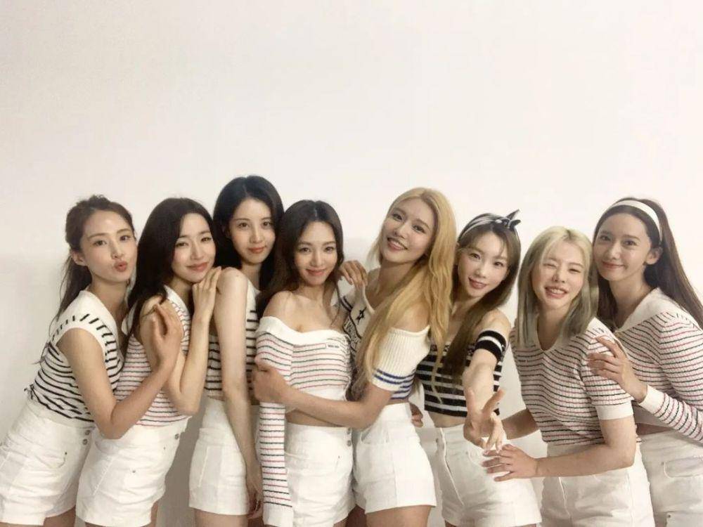 SNSD (instagram.com/girlsgeneration)