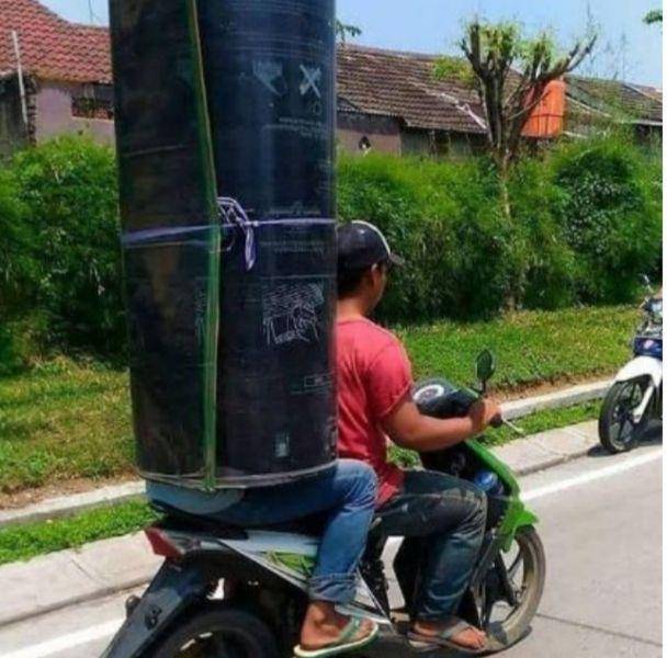 kelakuan kocak bapak-bapak saat gabut (instgram.com/humorsantuy)