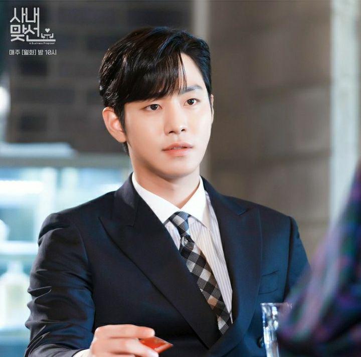 Ahn Hyo Seop di Business Proposal (instagram.com/sbsdrama.official)
