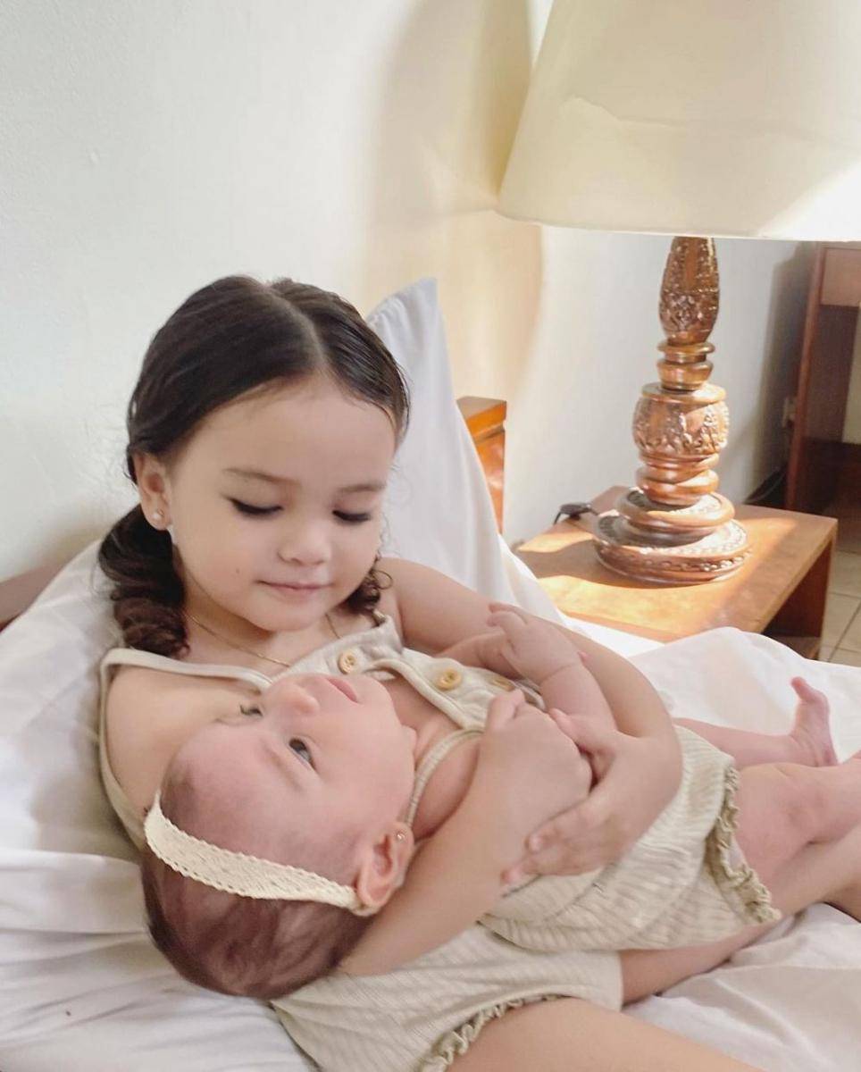 Shireen Amira Hafa dan Shakira Amara Hafa (instagram.com/hamidahrachmayanti)
