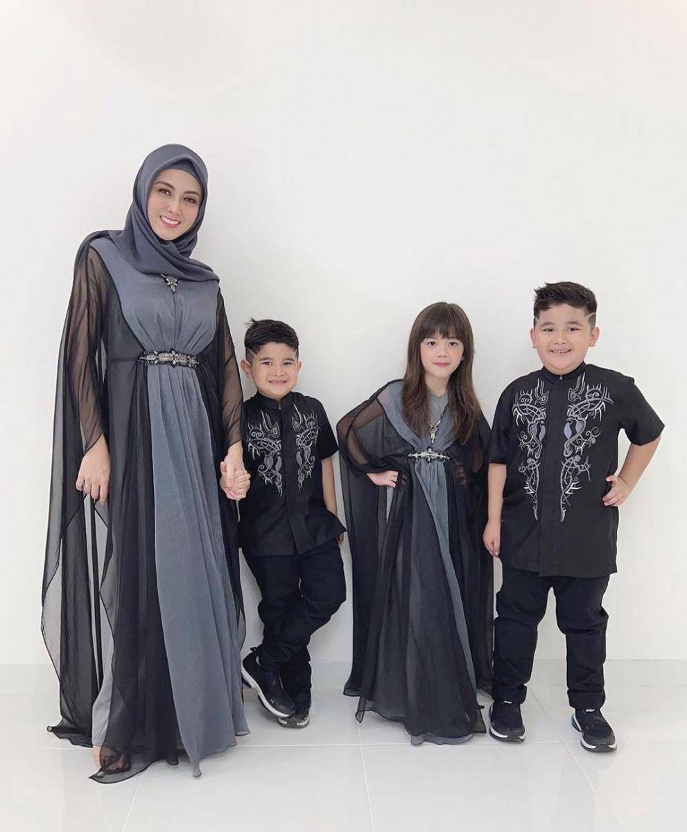 Dhena Devanka dan buah hati (instagram.com/dhenaaldhaliadevanka)