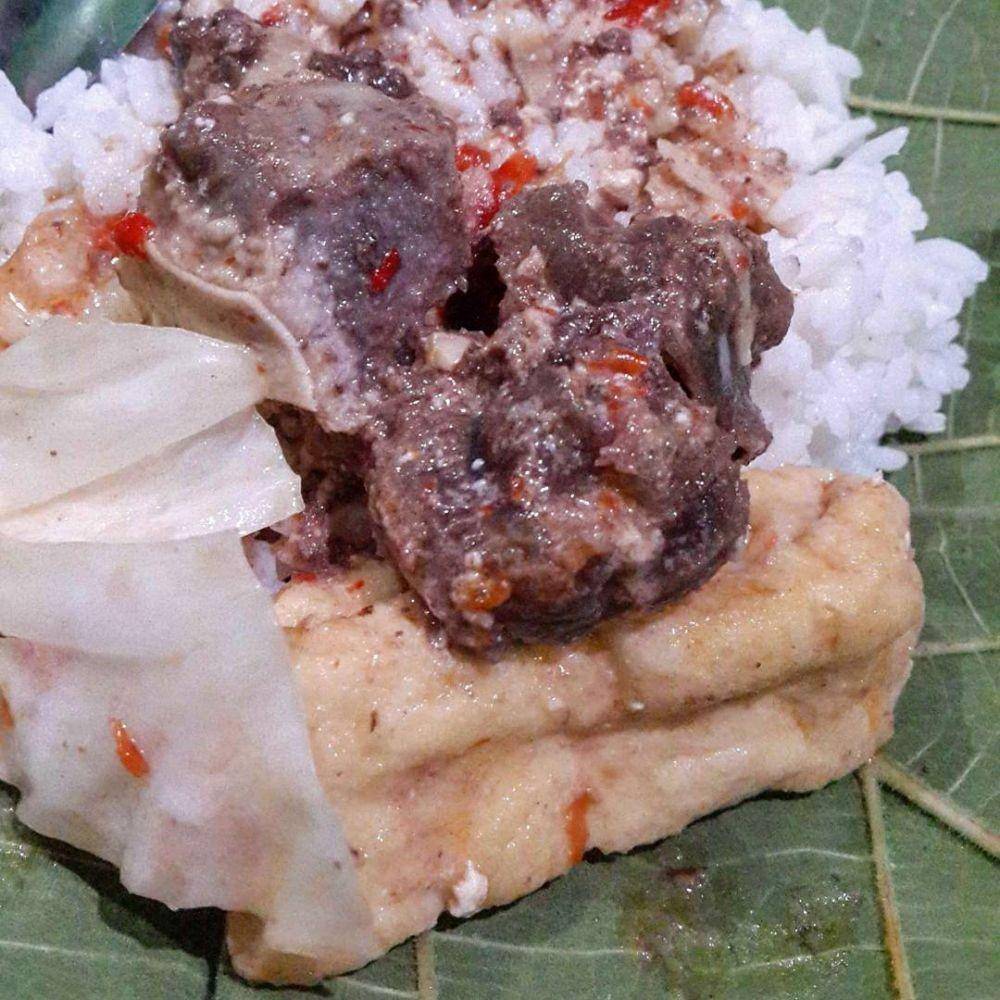 Ilustrasi nasi jangkrik khas Kudus (instagram.com/victor_ndut)