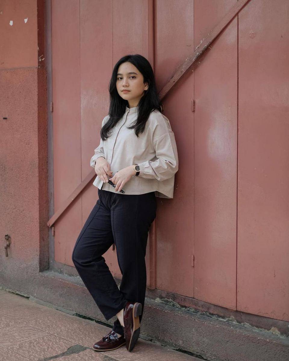 Outfit blouse kemeja dan baggy pants ala Rachel Amanda (instagram.com/auroramanda95)
