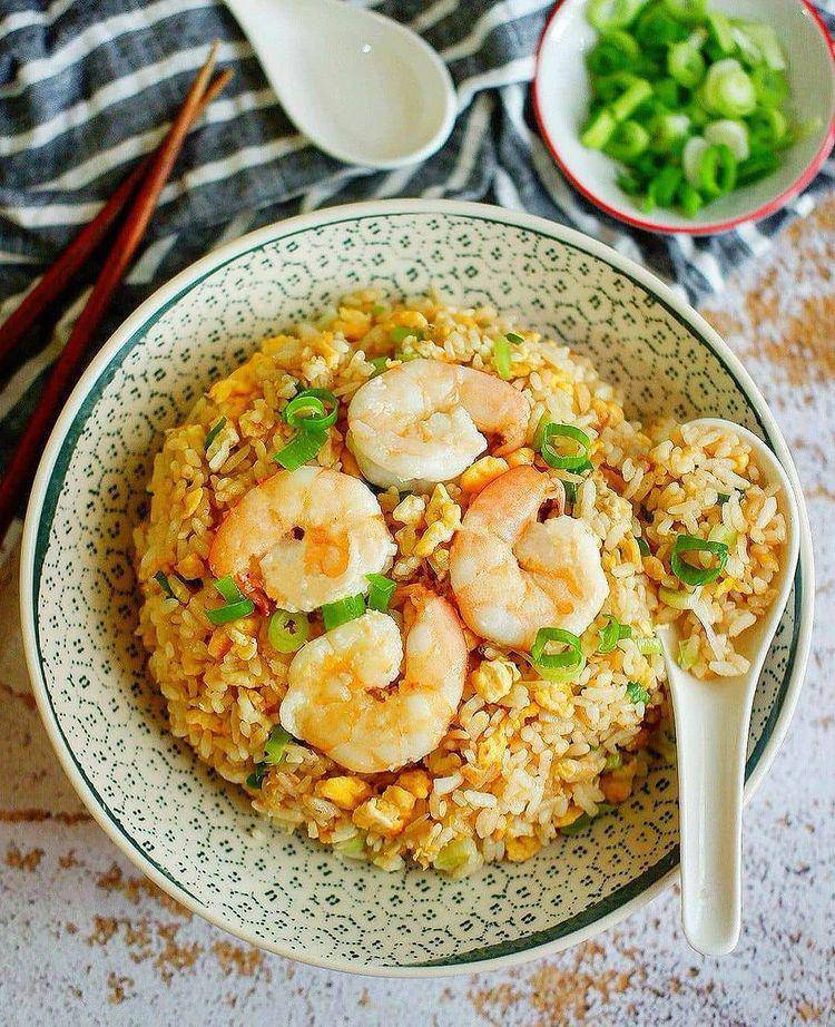 ilustrasi nasi goreng dengan udang (instagram.com/tjiakitchen)