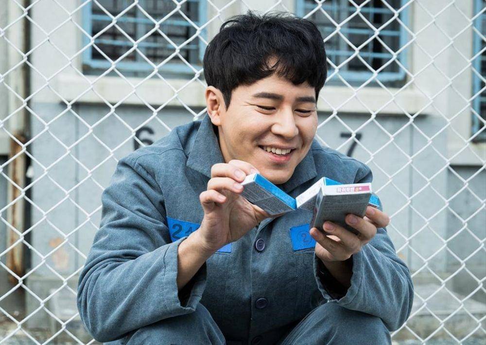 Lee Kyoo-hyung dalam drama Prison Playbook (dok. soompi.com)