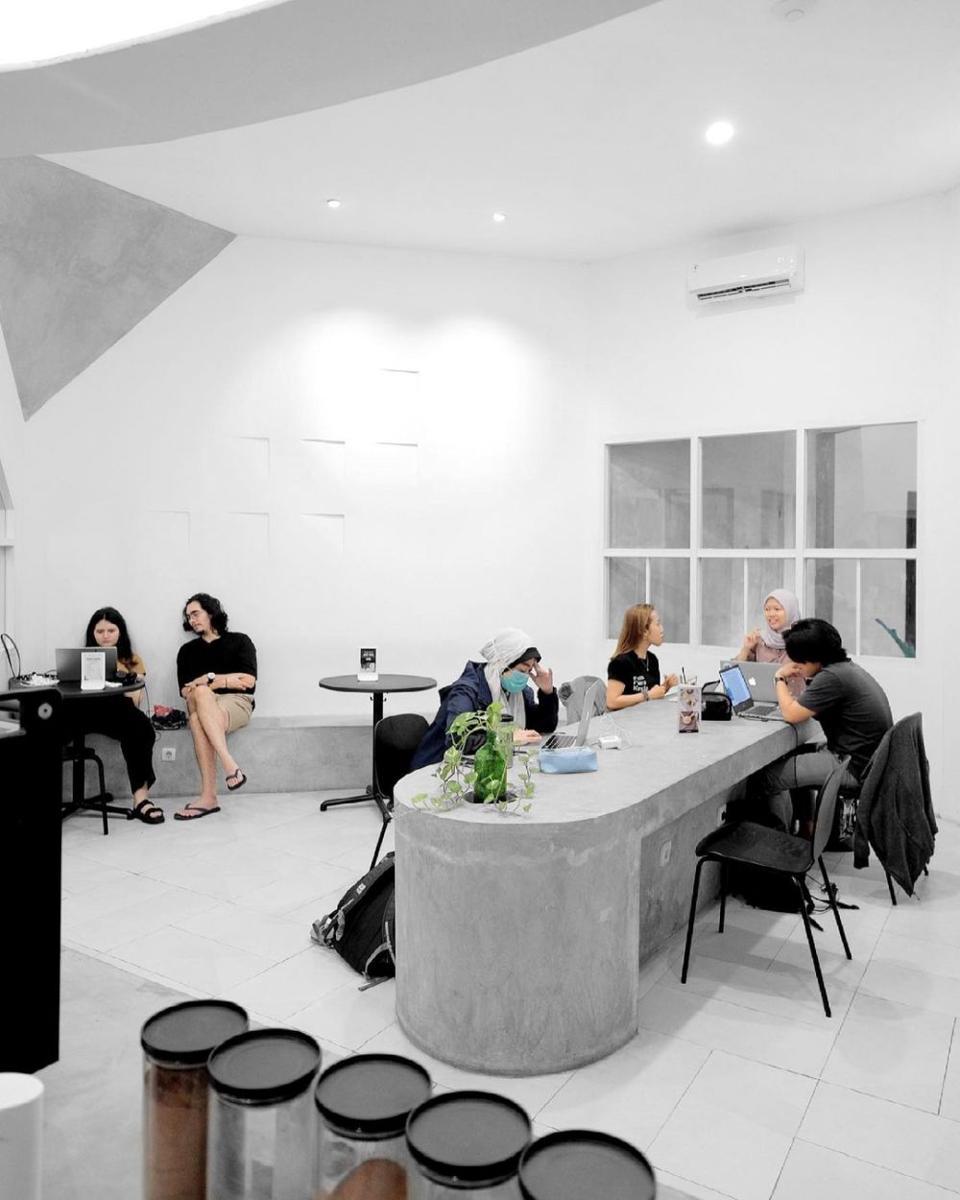 suasana kafe Awor Yard and Coffee Yogyakarta (instagram.com/awor.coffee)