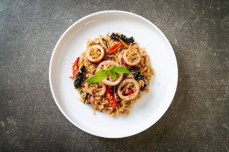 ilustrasi nasi goreng cumi (dreamstime.com)