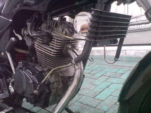 ilustrasi sistem pendingin motor dengan oli (skullsmokers.wordpress.com)