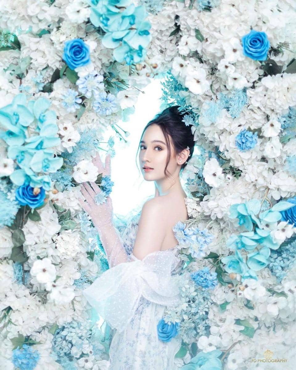 Pemotretan Laura Moane bertema Bunga. (instagram.com/fdphotography90)