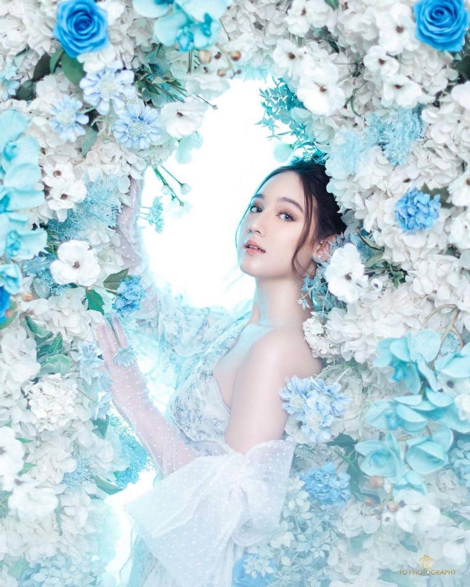 Pemotretan Laura Moane bertema Bunga. (instagram.com/fdphotography90)