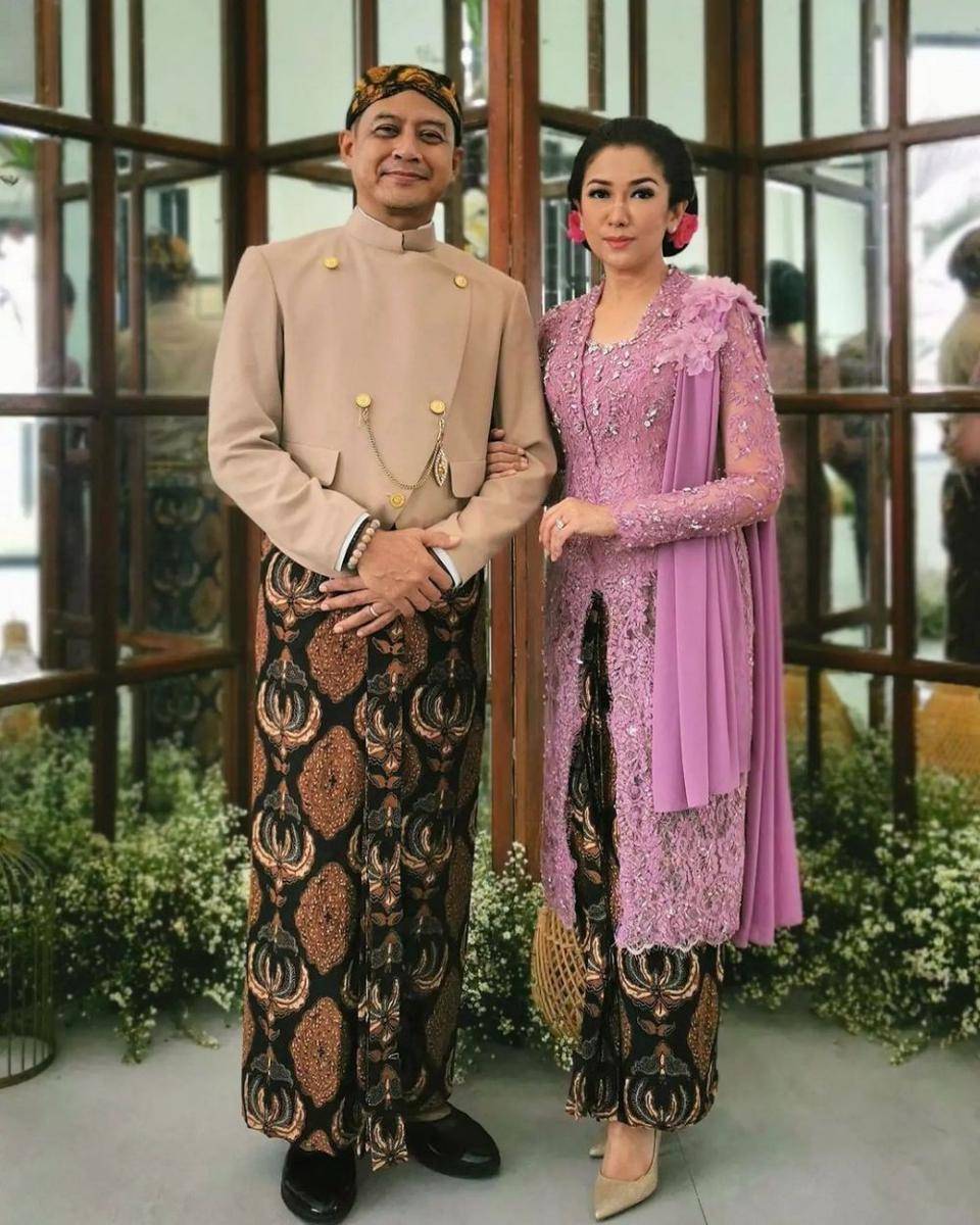 Kebaya dan Batik ala Fifi Aleyda Yahya (instagram.com/fifialeydayahya)