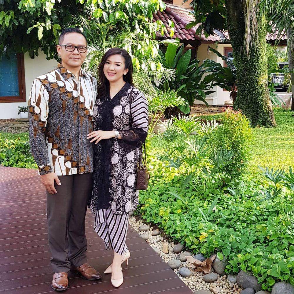 Kebaya dan Batik ala Fifi Aleyda Yahya (instagram.com/fifialeydayahya)