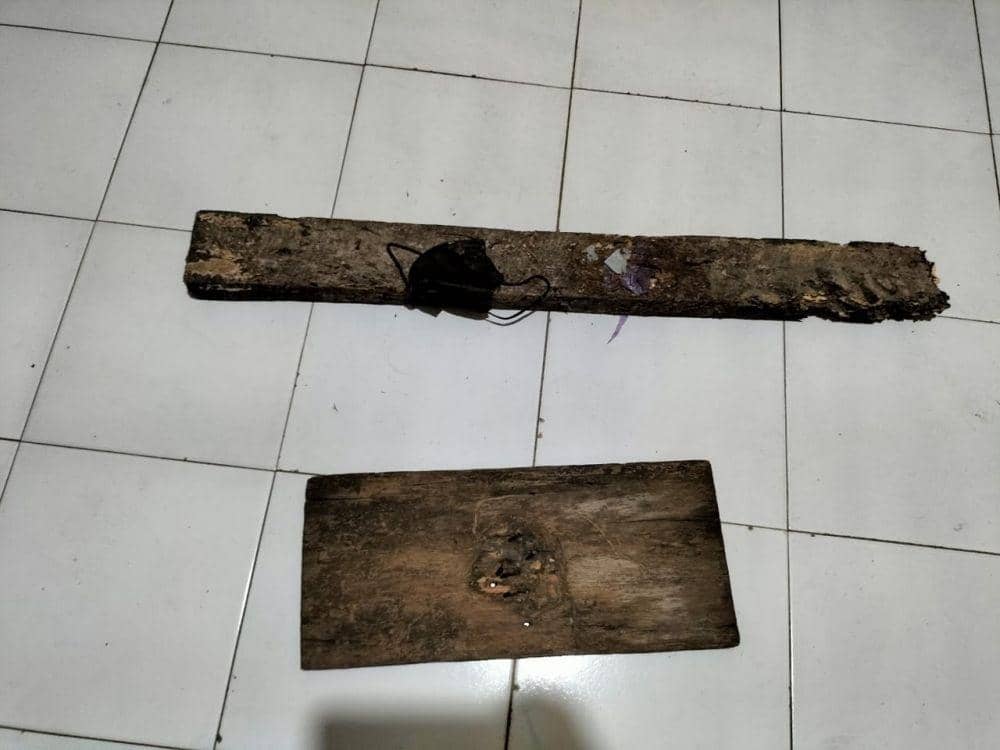 Barang bukti yang diduga dipakai pelaku menganiaya korban. (Dok.Resmob Polda Sulsel)