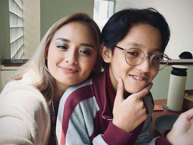 10 Seleb Melahirkan Anak Kedua Sebelum Usia 25 Tahun