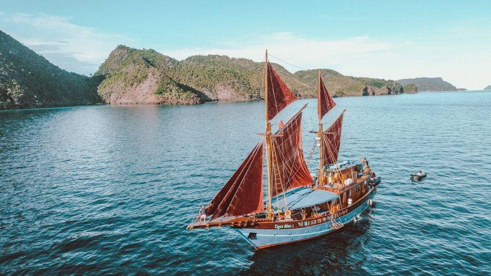 Potret kapal pinisi di Labuan Bajo (unsplash.com/johnnyafrica)
