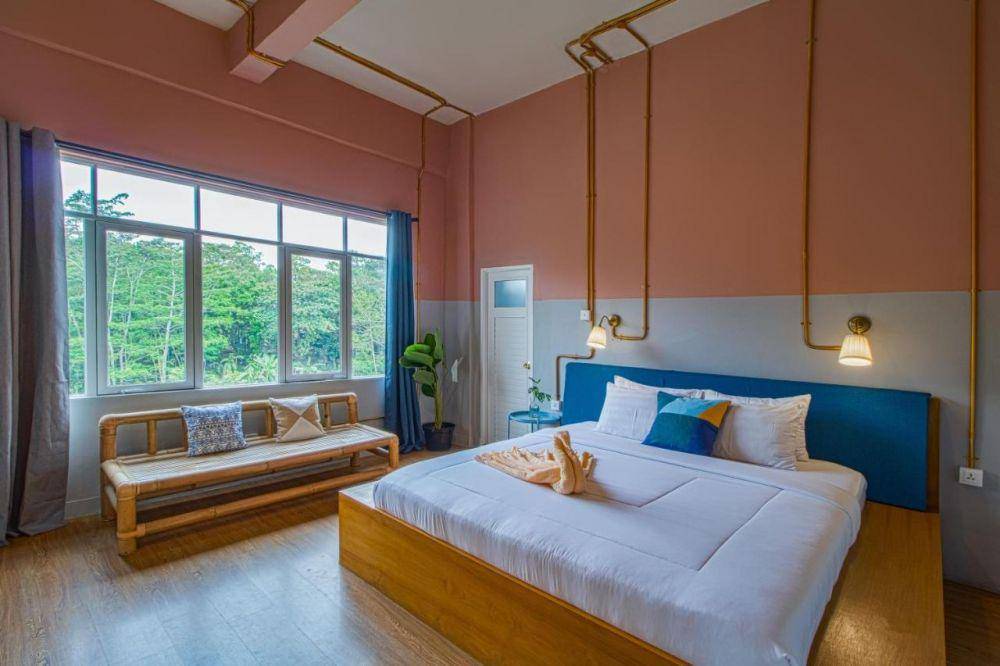 salah satu kamar privat di KoloKolo BnB Yogyakarta (booking.com/kolokolo coffee and beds)