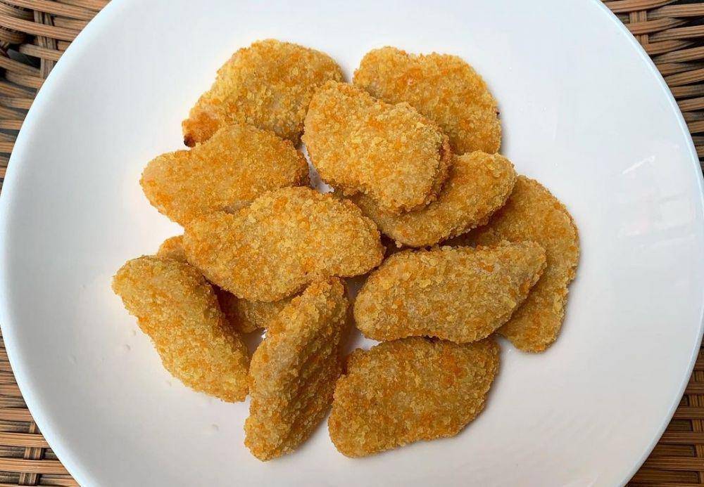 ilustrasi nugget salah satu lauk pendamping nasi kuning (instagram.com/jenyfer.jennny)