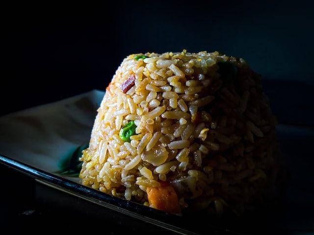 ilustrasi sepiring nasi goreng (unsplash.com/Obi- @pixel6propix)