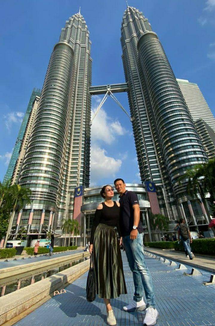 Potret orang tua Keisya Levronka di Malaysia. Instagram.com/keisyalevronka