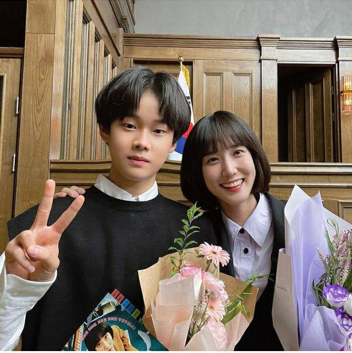 Choi Hyun Jin dan Park Eun Bin di balik layar Extraordinary Attorney Woo (instagram.com/hyun_jin_choi_)