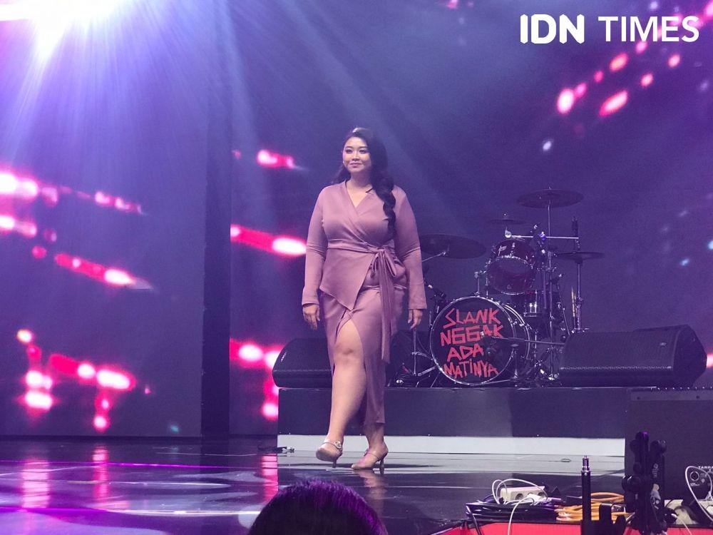 Fashion Show rancangan Christie Basil di Festival #SerunyaIndonesia TikTok (19/8/2022) IDN Times/Mitha Aullia