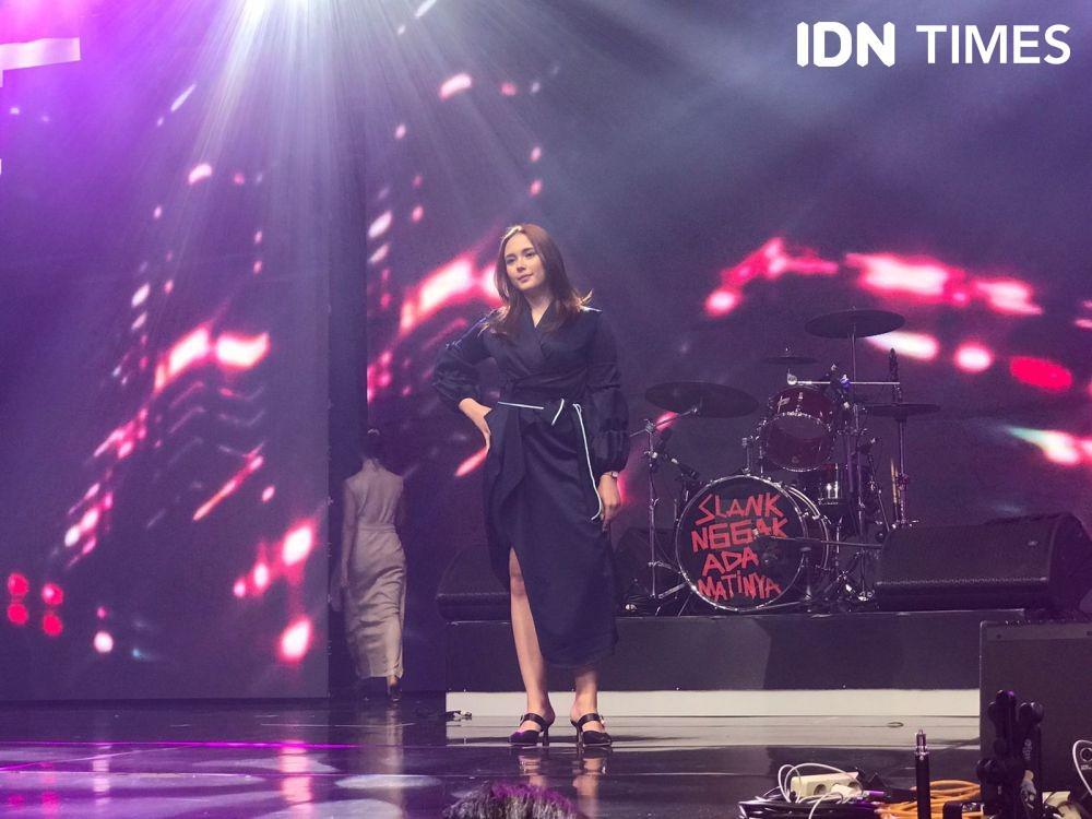 Fashion Show rancangan Christie Basil di Festival #SerunyaIndonesia TikTok (19/8/2022) IDN Times/Mitha Aullia