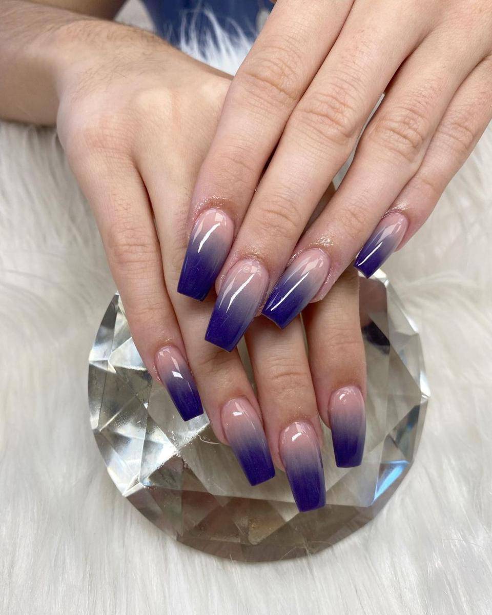 ombre nails (instagram.com/reigatenailsandspa)