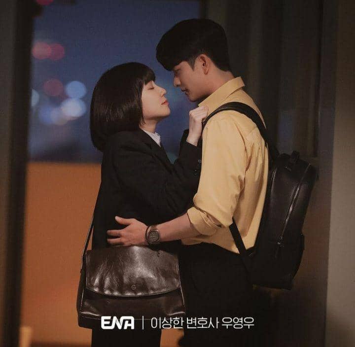 Park Eun Bin dan Kang Tae Oh di Extraordinary Attorney Woo (instagram.com/channel.ena.d)