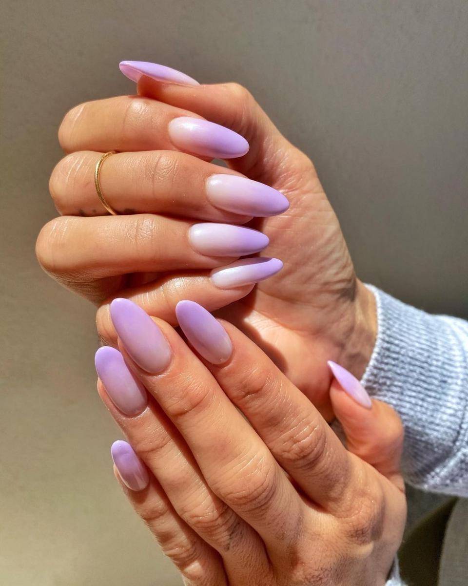 ombre nails (instagram.com/nailartbyqueenie)