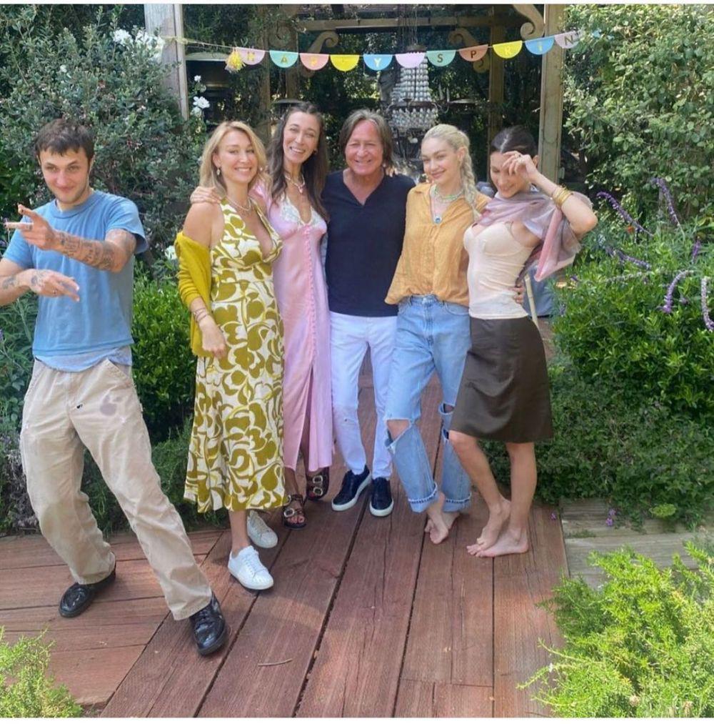 Anwar Hadid, Marielle Hadid, Alana Hadid, Mohamed Hadid, Gigi Hadid, Bella Hadid (instagram.com/mohamedhadid)