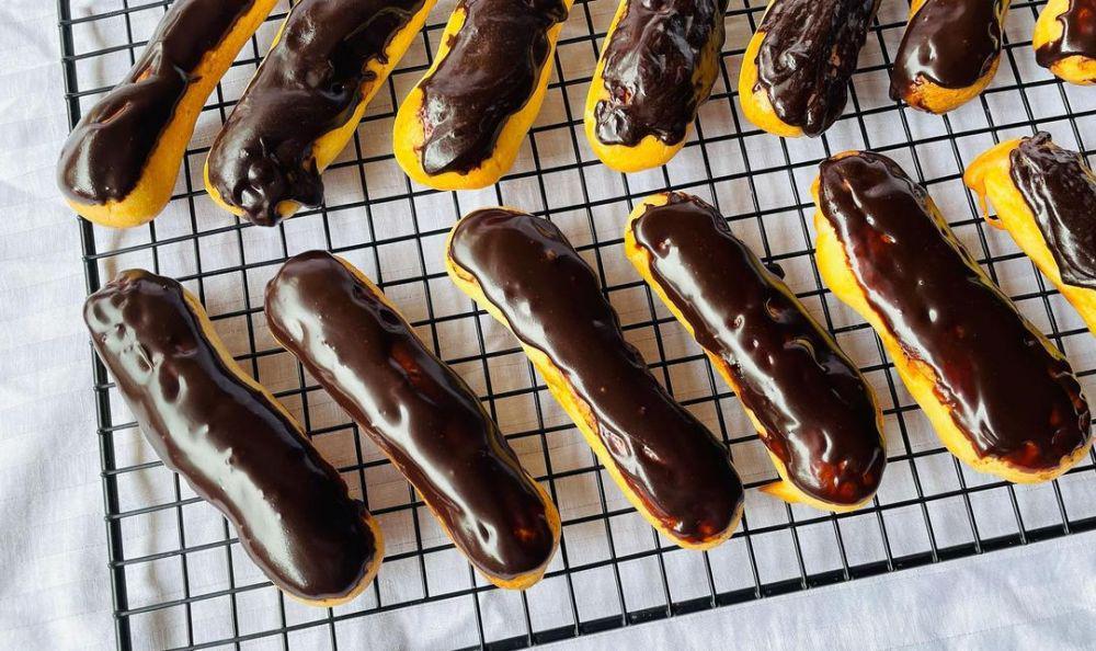 Resep Kue Vanilla Chocolate Eclair, Creamy dan Bikin Nagih!