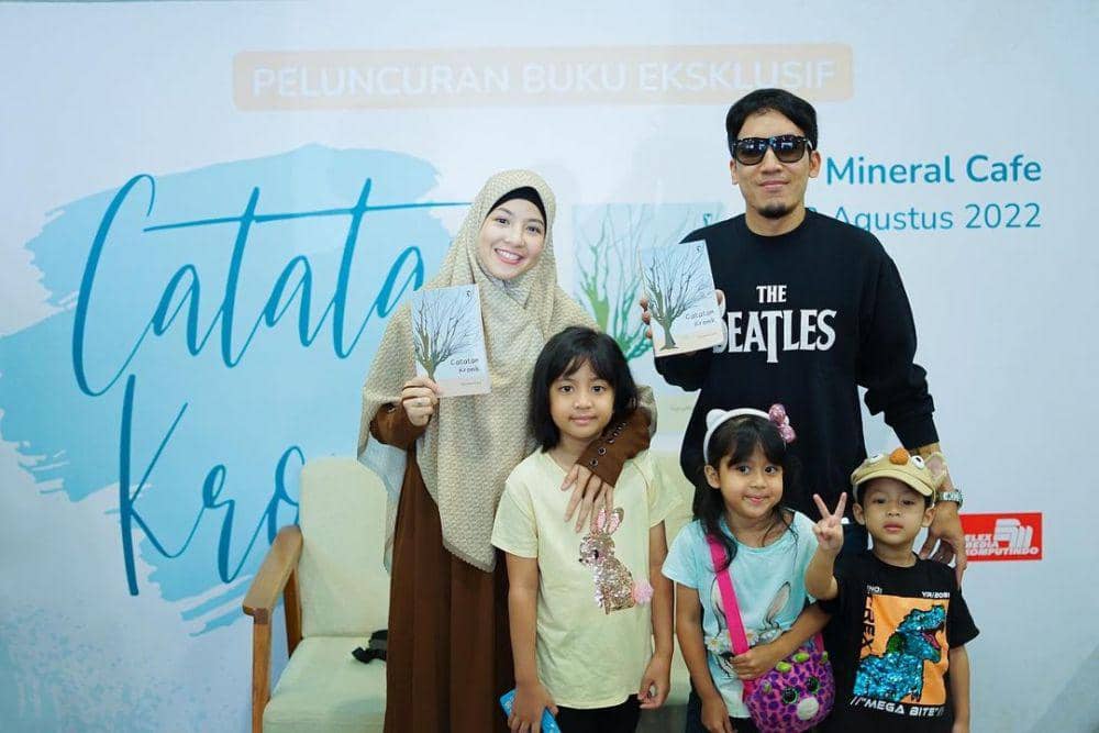 9 Potret Natasha Rizky Rilis Buku Terbaru "Catatan Kronik"