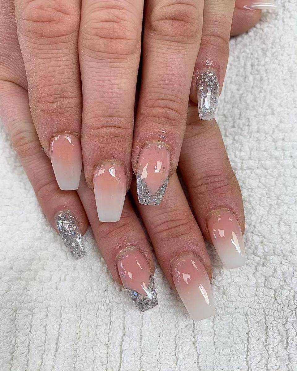 ombre nails (instagram.com/reigatenailsandspa)