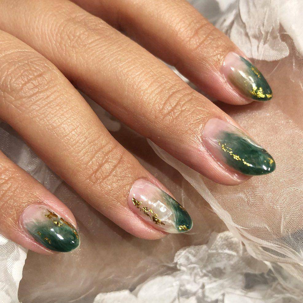 ombre nails (instagram.com/tipsnailbar)