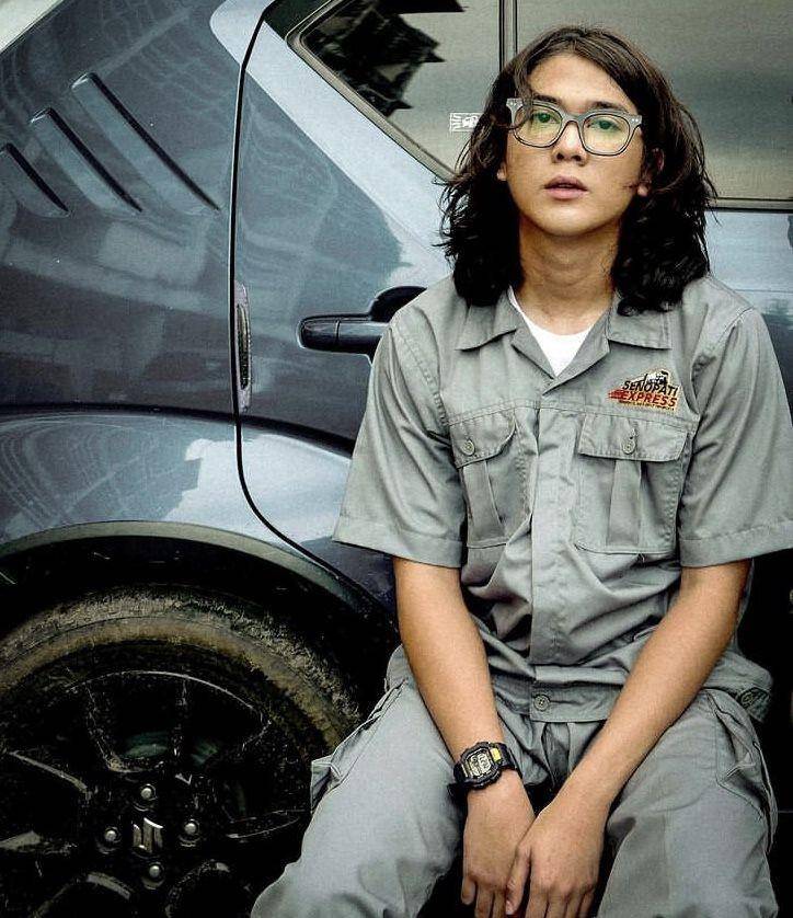 Iqbaal Ramadhan gondrong (instagram.com/iqbaal.e)