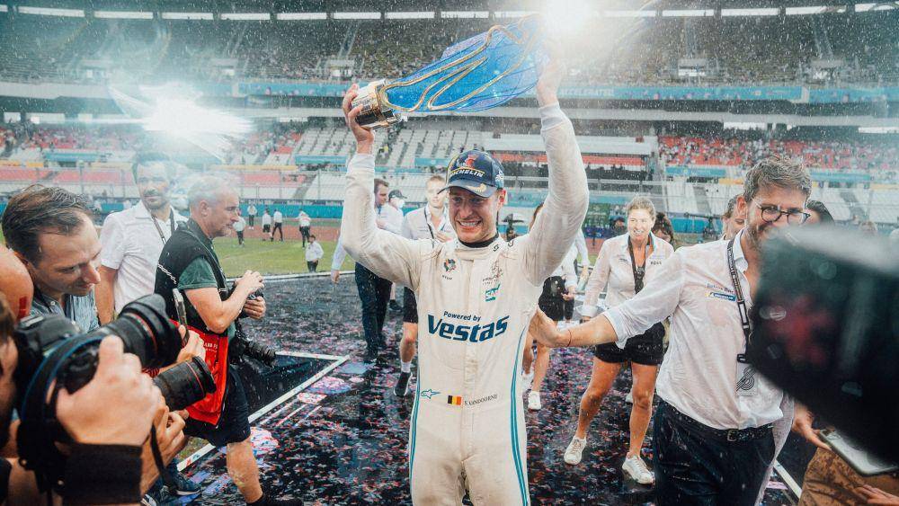 Stoffel Vandoorne menjadi juara dunia Formula E 2021/2022. (twitter.com/MercedesEQFE)