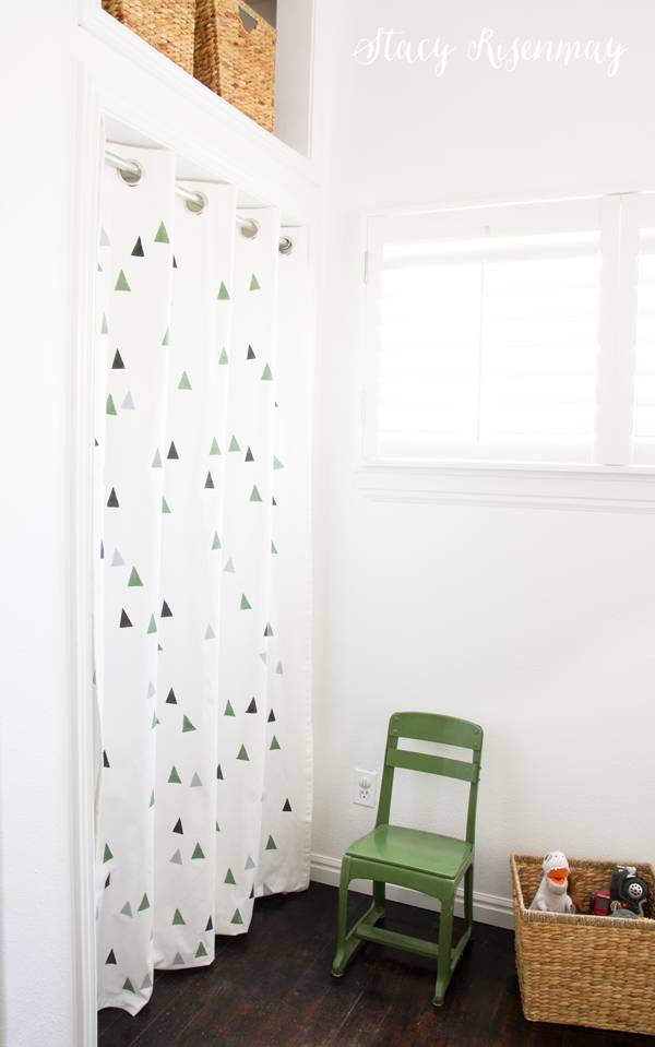 Stamp curtain (notjustahousewife.net)