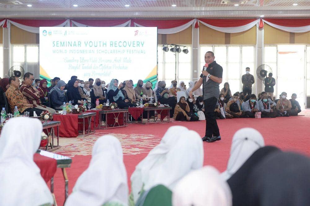Seminar Scholarship Festival,
Edy Soroti Masalah Pendidikan di Sumut