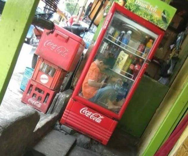 ngadem di kulkas (instagram.com/sukijan)