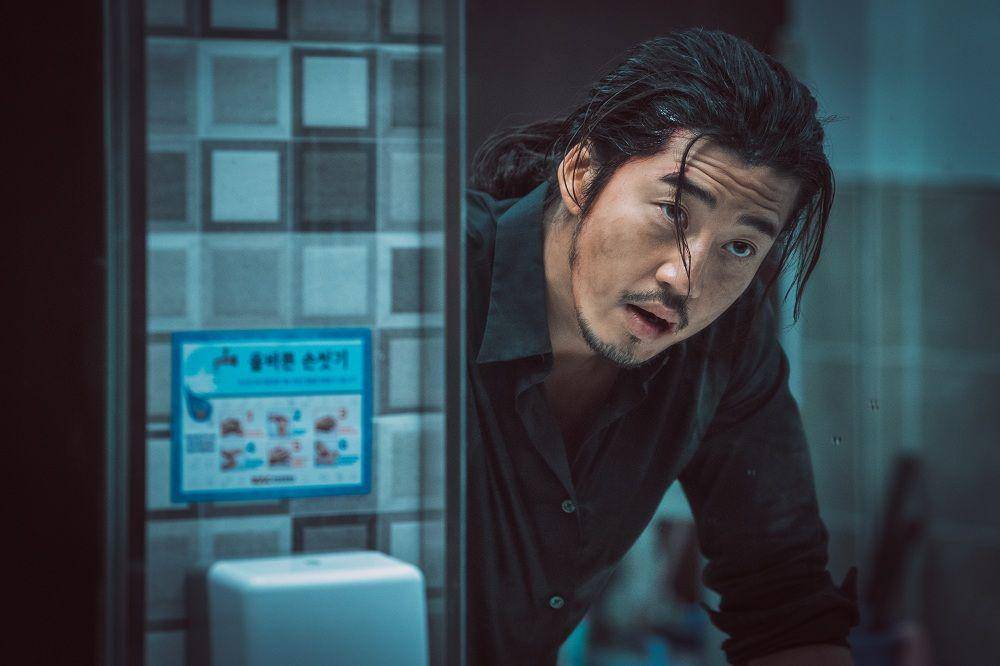 Yoon Kye Sang di film The Outlaws (kobis.or.kr)