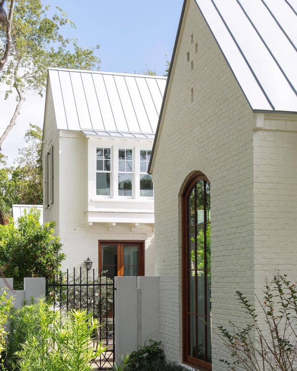 atap seng minimalis (instagram.com/beauclowneyarchitects)