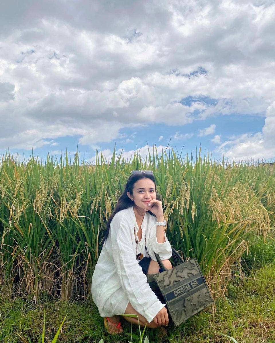 OOTD traveling ala Michelle Ziudith (instagram.com/michelleziu)