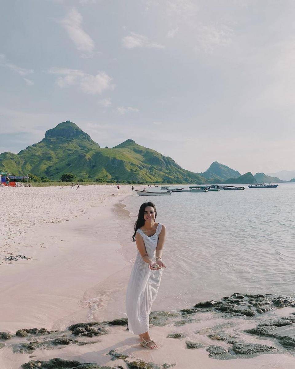 OOTD traveling ala Michelle Ziudith (instagram.com/michelleziu)
